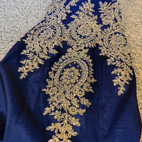 Size 6 Mermaid Style Prom Dress - Picture 5 of 9